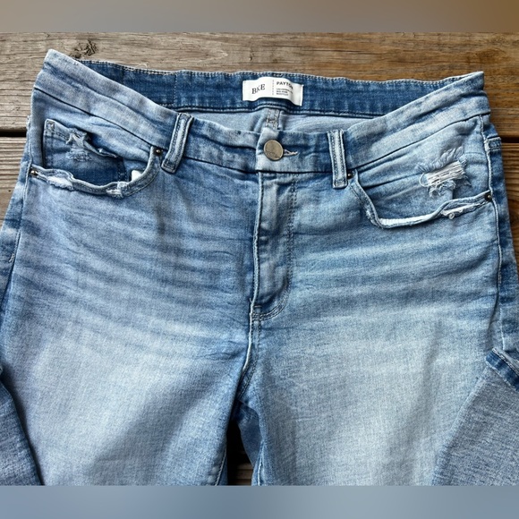 BKE Light Blue Women’s Universal Fit Mid Rise Bootcut Jeans - size 31x29 1/2 - Picture 10 of 12